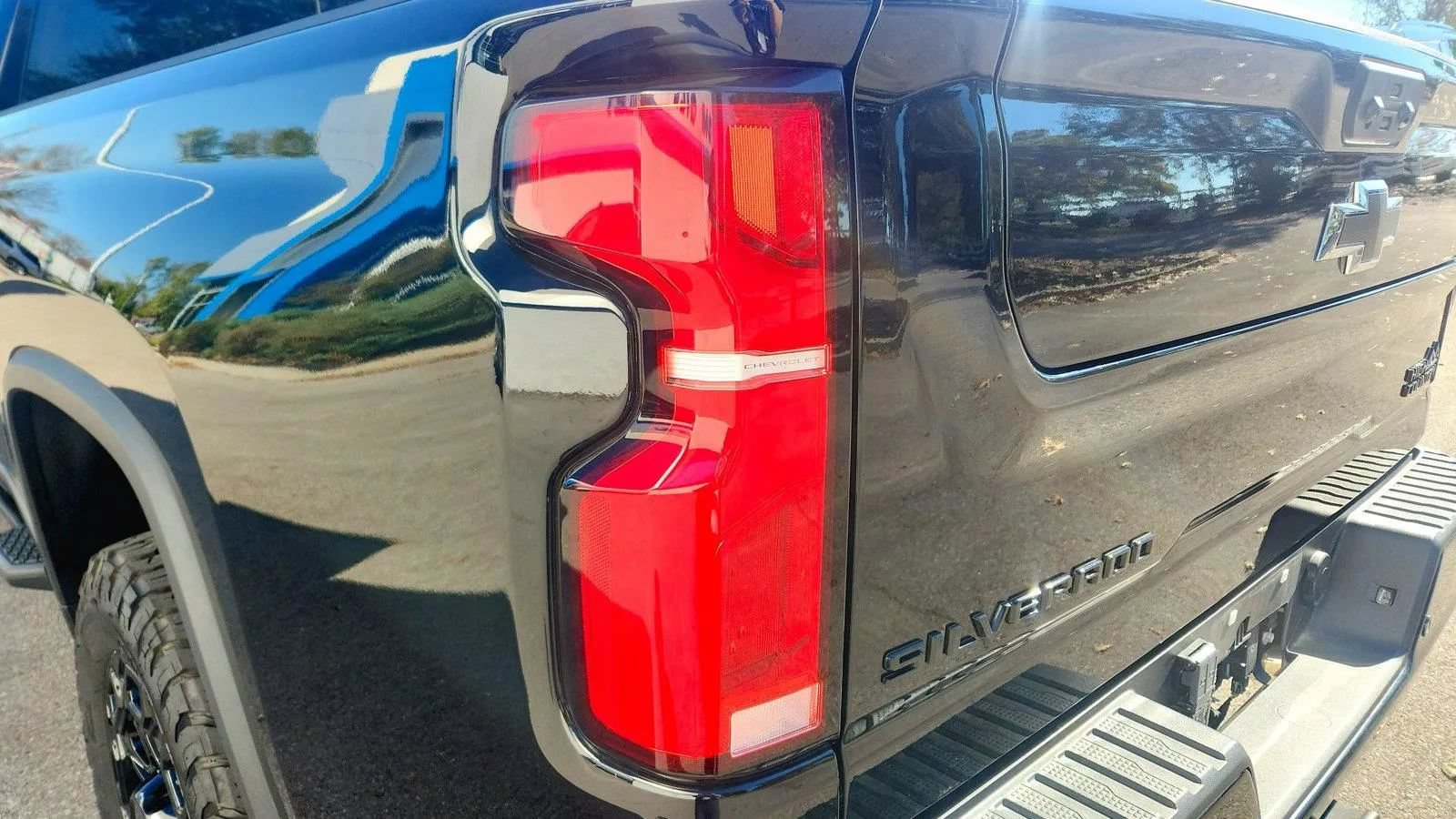 Used 2024 Chevrolet Silverado 2500 High Country w/ High Country Premium Package AWD/4WD image 27