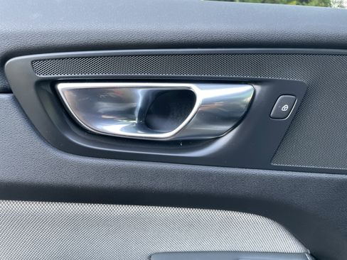 Used 2022 Volvo XC60 B5 R-Design image 30