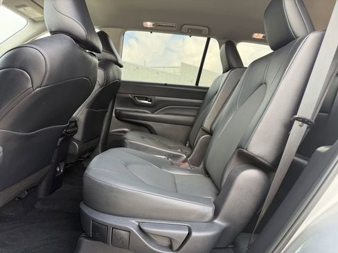Used 2025 Toyota Grand Highlander FWD image 29