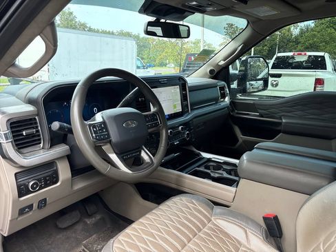 Used 2025 Ford F250 Platinum w/ Platinum Plus Package AWD/4WD image 6