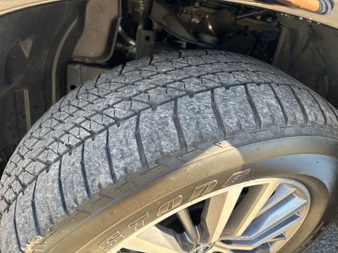 Used 2024 Nissan Armada SL w/ Captain's Chairs Package image 28