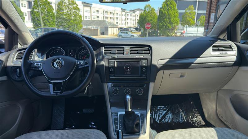 Used 2018 Volkswagen Golf SportWagen FWD image 24