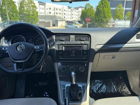 Used 2018 Volkswagen Golf SportWagen FWD image 24