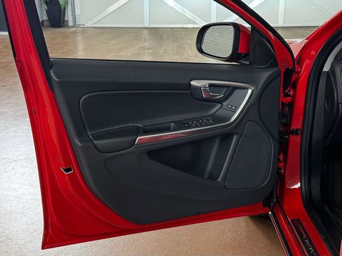 Used 2018 Volvo S60 T5 Dynamic image 16