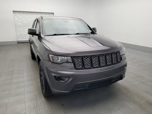 Used 2018 Jeep Grand Cherokee Altitude image 14