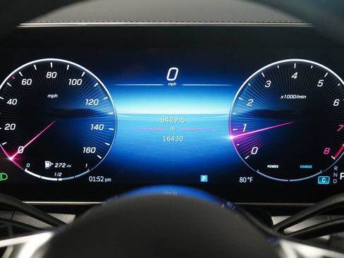Used 2024 Mercedes-Benz GLC 300 4MATIC image 18