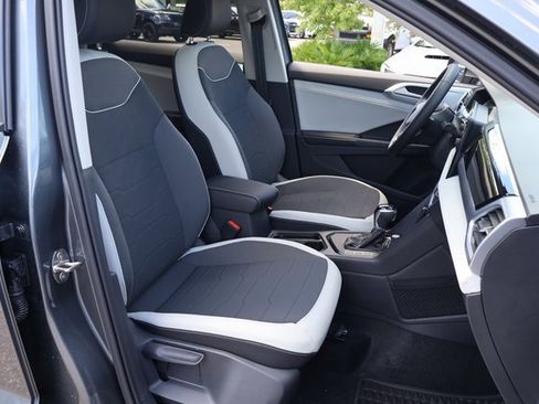 Certified 2025 Volkswagen Taos SE image 18