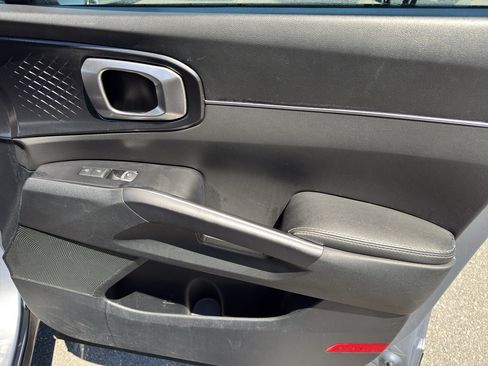 Used 2022 Kia Sorento S FWD image 32