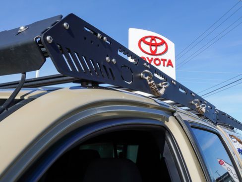 Used 2019 Toyota Tacoma TRD Sport w/ Technology Package AWD/4WD image 17