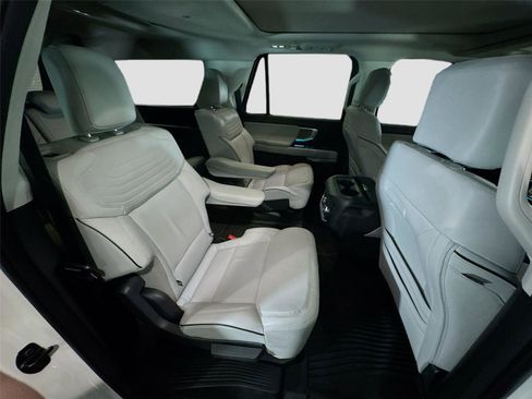 Used 2025 Ford Expedition Max Platinum w/ Platinum Ultimate Package AWD/4WD image 23