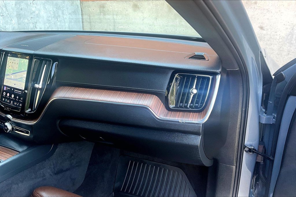 Used 2024 Volvo XC60 B5 Ultimate AWD/4WD image 21
