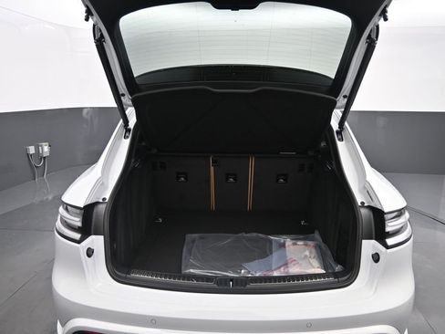New 2026 Porsche Macan AWD/4WD image 26