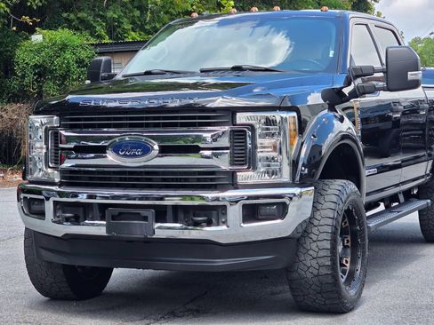 Used 2019 Ford F250 XLT w/ XLT Value Package AWD/4WD image 2