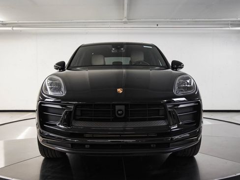 Certified 2026 Porsche Macan AWD/4WD image 10