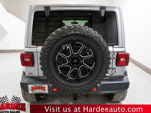 Used 2019 Jeep Wrangler Unlimited Sahara w/ LED Lighting Group image 4