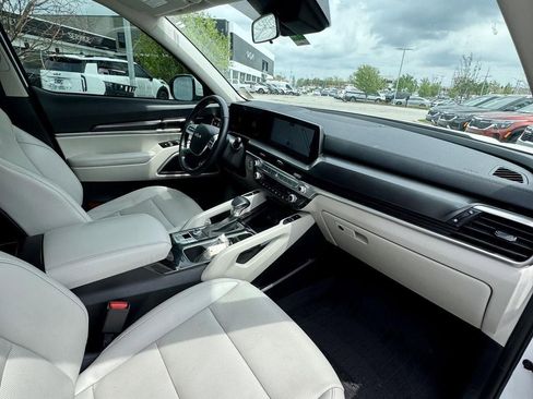 Used 2024 Kia Telluride S image 17