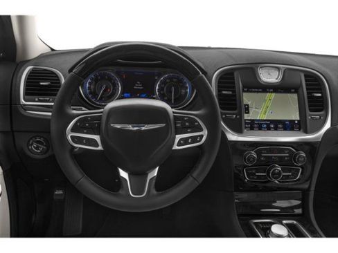 Used 2018 Chrysler 300 Limited RWD image 7