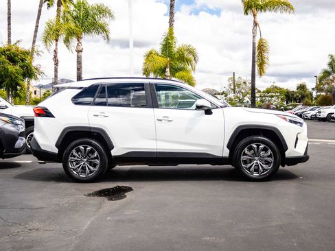 Used 2022 Toyota RAV4 XLE Premium AWD/4WD image 4