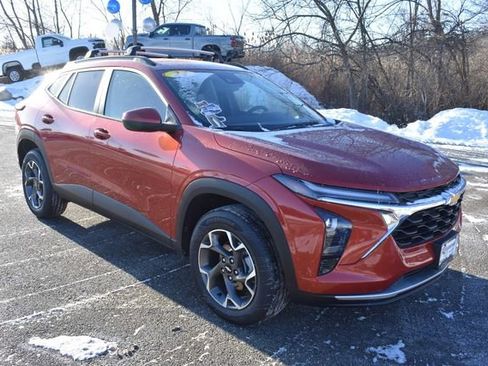 Certified 2024 Chevrolet Trax LT w/ Driver Confidence Package image 10