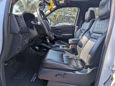 Used 2022 Nissan Frontier PRO-4X w/ Pro-4X Premium Package AWD/4WD image 17