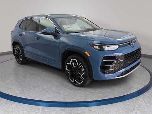 New 2026 Volkswagen Tiguan SEL R-Line AWD/4WD image 3