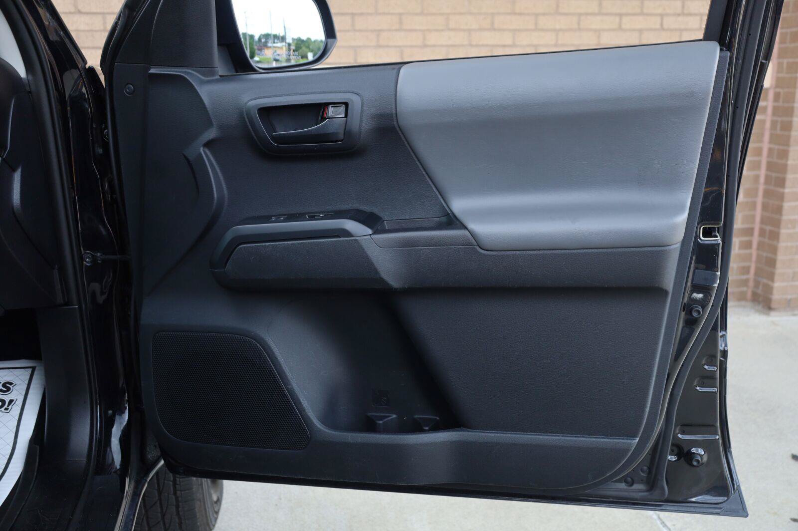 Used 2020 Toyota Tacoma SR AWD/4WD image 18