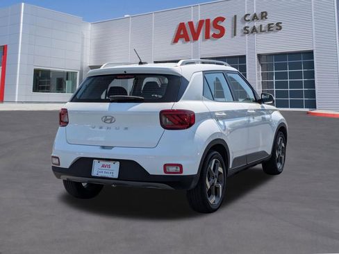 Used 2025 Hyundai Venue SEL FWD image 6