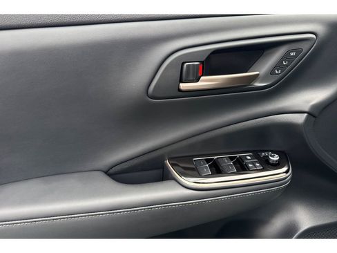 Used 2025 Toyota Crown Signia image 11