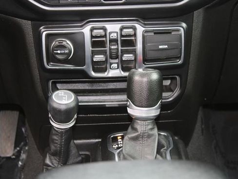 Used 2023 Jeep Wrangler Sport S image 17