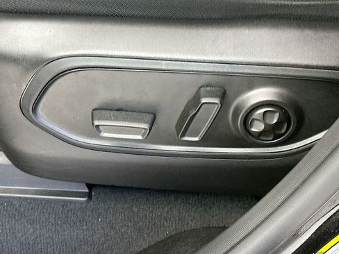Used 2025 Jeep Grand Cherokee L Laredo w/ Luxury Tech Group I RWD image 23