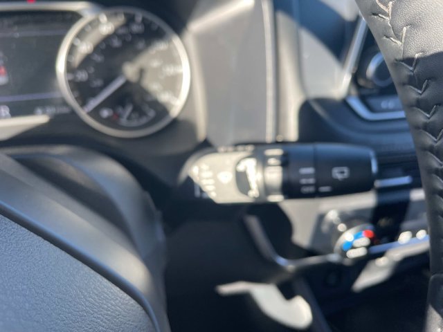 Used 2025 Nissan Rogue SV AWD/4WD image 37
