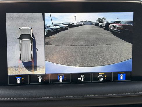 Used 2021 GMC Yukon SLT w/ SLT Premium Package image 16