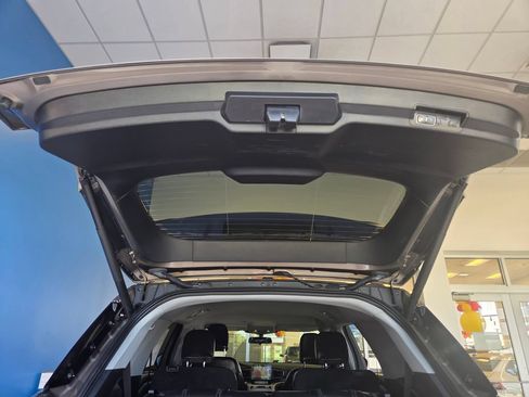 Used 2021 Ford Explorer XLT w/ Equipment Group 202A AWD/4WD image 11