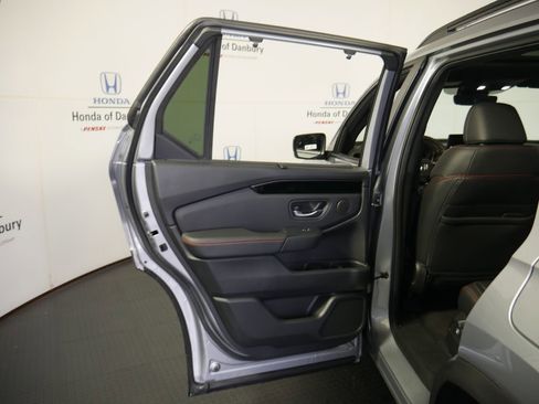 New 2025 Honda Pilot TrailSport image 12