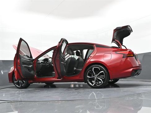 Used 2025 Nissan Altima 2.5 SR image 48