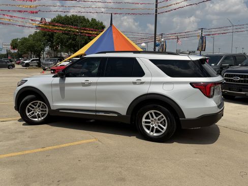 Certified 2025 Ford Explorer Active RWD image 10