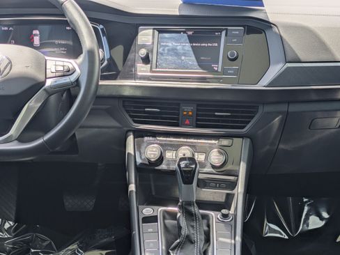 Used 2023 Volkswagen Jetta SE FWD image 18