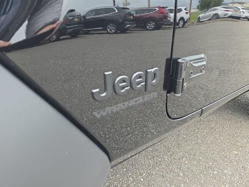Used 2022 Jeep Wrangler Sport AWD/4WD image 32