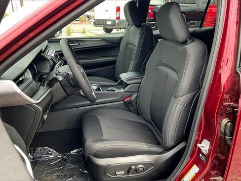 New 2025 Jeep Grand Cherokee L Laredo w/ Luxury Tech Group I image 8