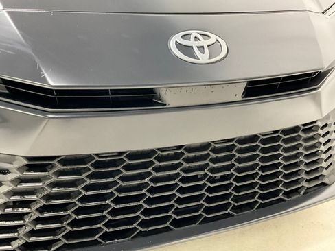 Used 2025 Toyota Camry SE image 28