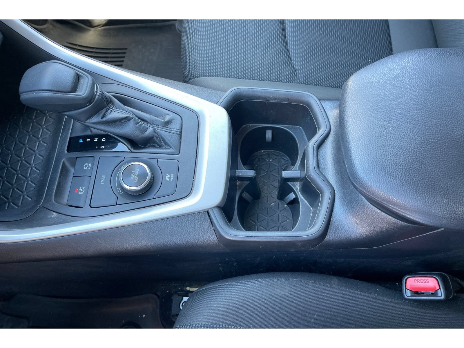 Used 2023 Toyota RAV4 LE AWD/4WD image 32