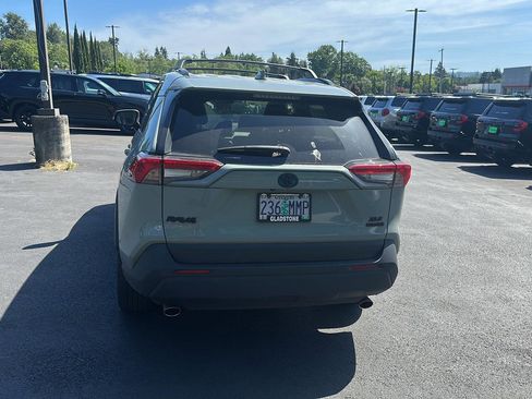 Used 2023 Toyota RAV4 XLE AWD/4WD image 5