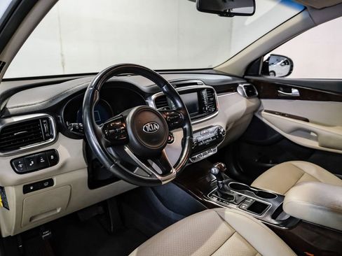 Used 2017 Kia Sorento EX w/ EX V6 Premium Package image 3