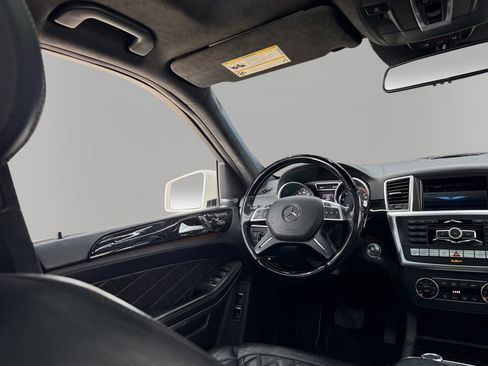Used 2015 Mercedes-Benz GL 550 4MATIC w/ Driver Assistance Package image 28