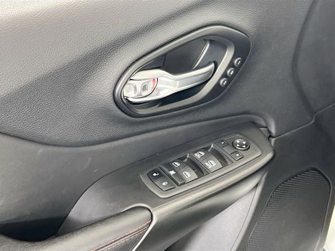 Used 2022 Jeep Cherokee Trailhawk w/ Premium Leather Package image 17