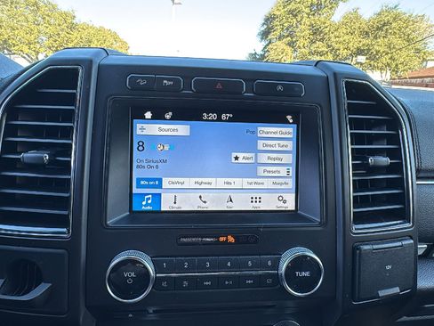 Used 2018 Ford Expedition Limited image 18