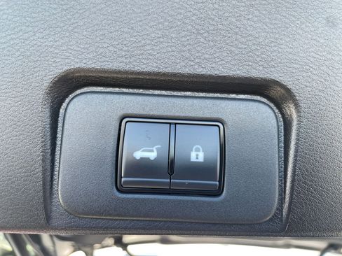 Used 2025 Nissan Rogue SV image 23