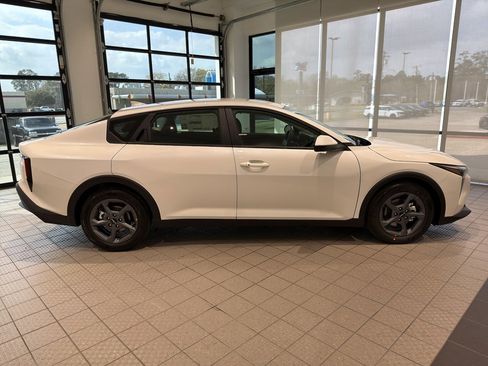 New 2026 Kia K4 LXS image 6