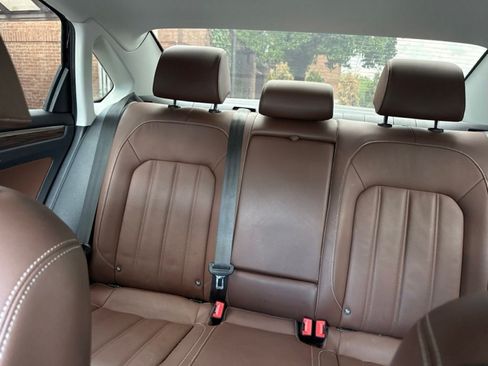 Used 2022 Volkswagen Passat 2.0T FWD image 17