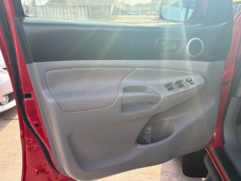 Used 2011 Toyota Tacoma PreRunner w/ TRD Sport Pkg RWD image 10